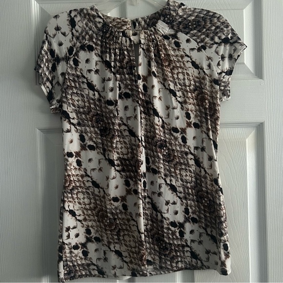 Worthington Short Sleeve Snakeskin Print Top w/ Back Zip Closure, Medium, EUC - Picture 1 of 5